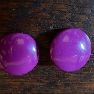 50% off sale 💜💜Vintage 1980s clip on earrings just over 1 inch in diameter.
